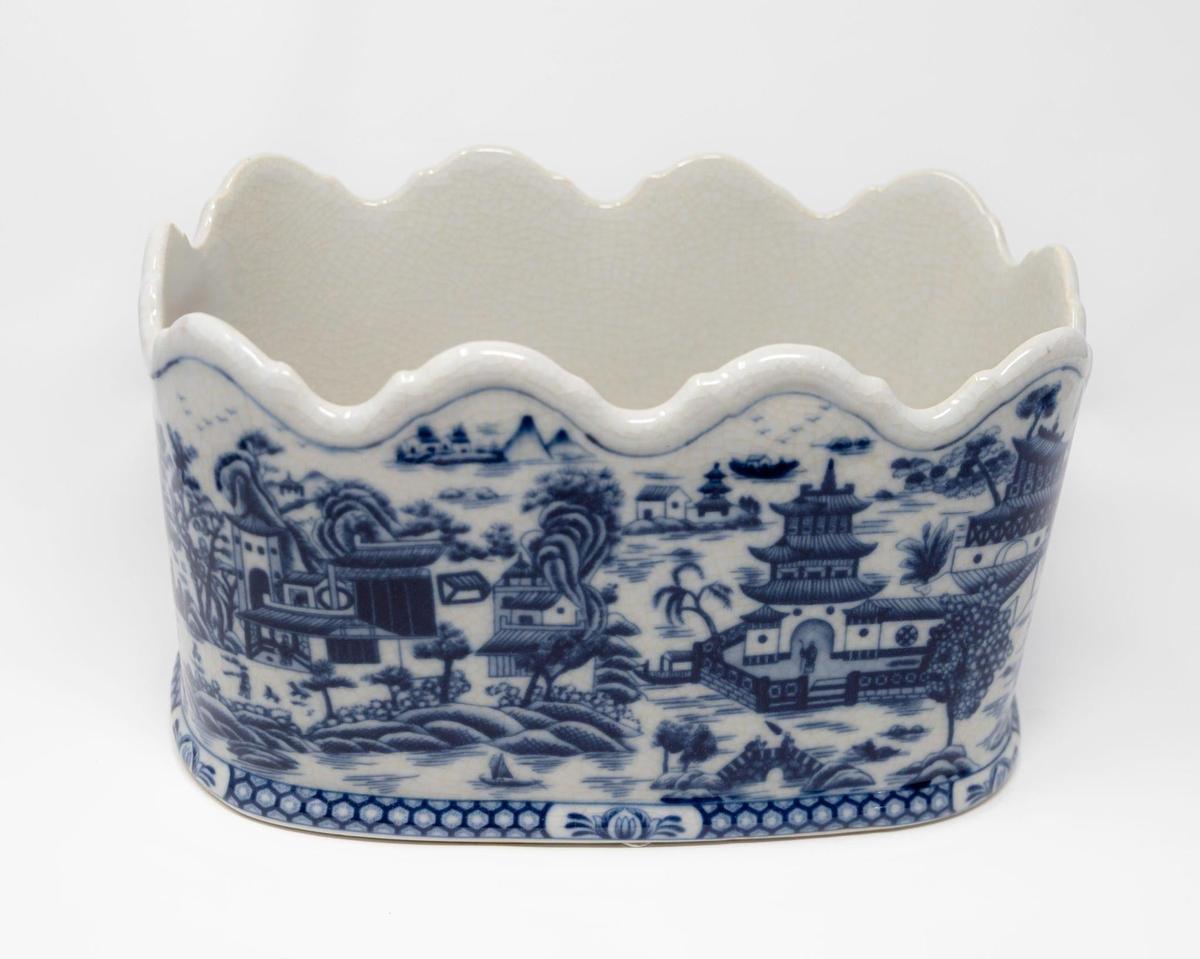 Blue Willow Scalloped Footbath Planter