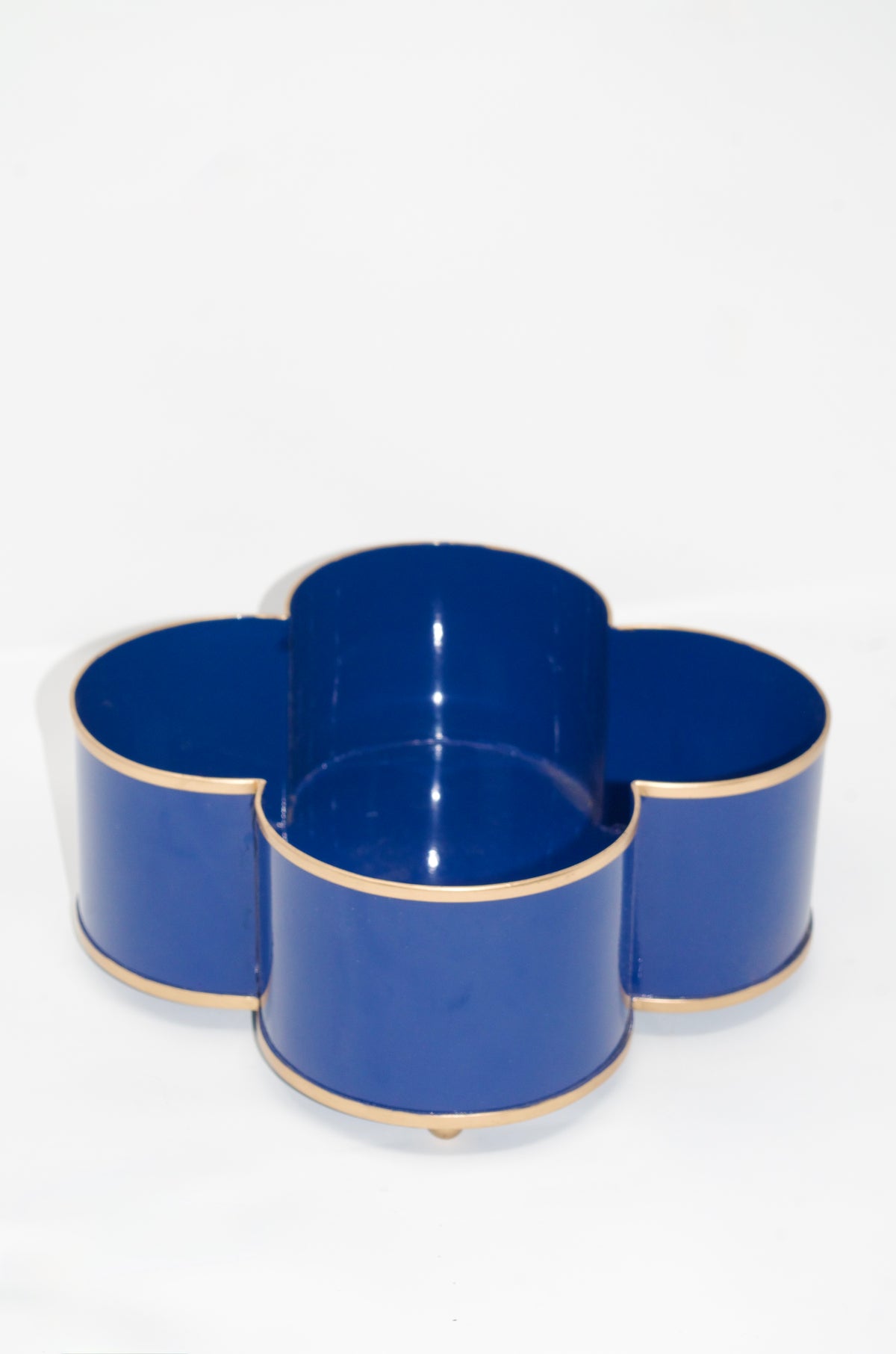 Classic Tole Quatrefoil Planter