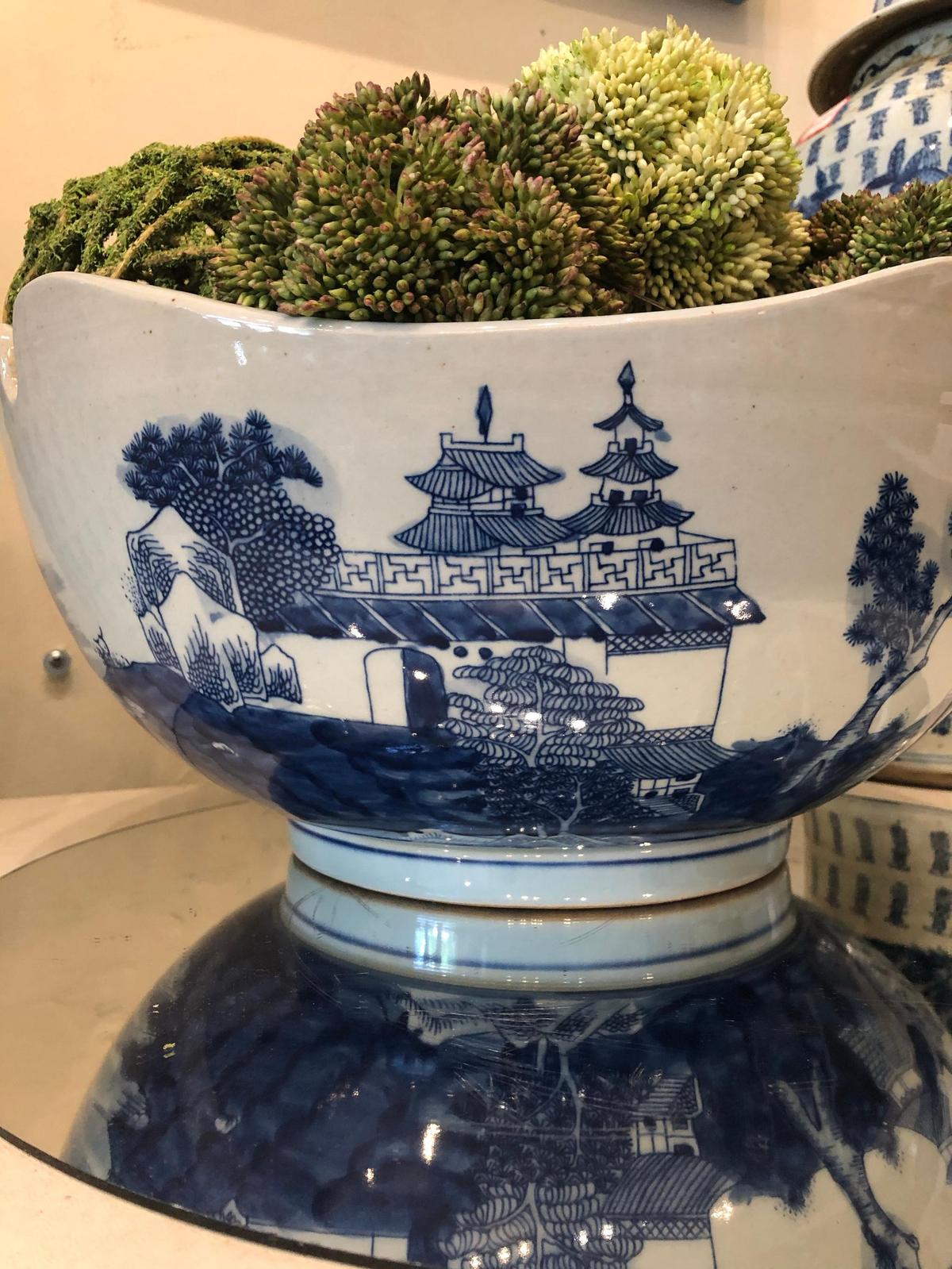 Large Blue & White Porcelain Indented Scallop Decorative Bowl