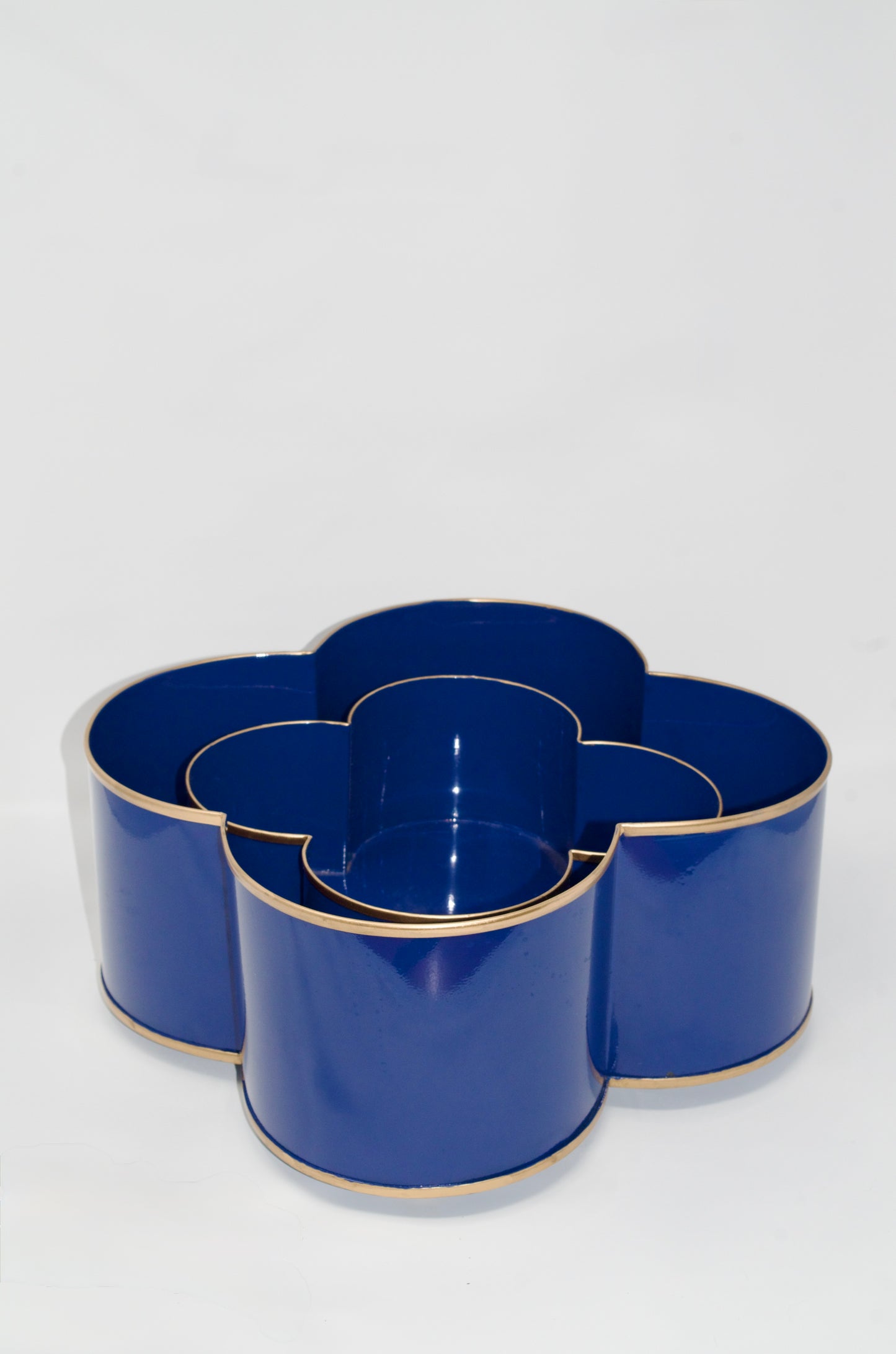 Classic Tole Quatrefoil Planter