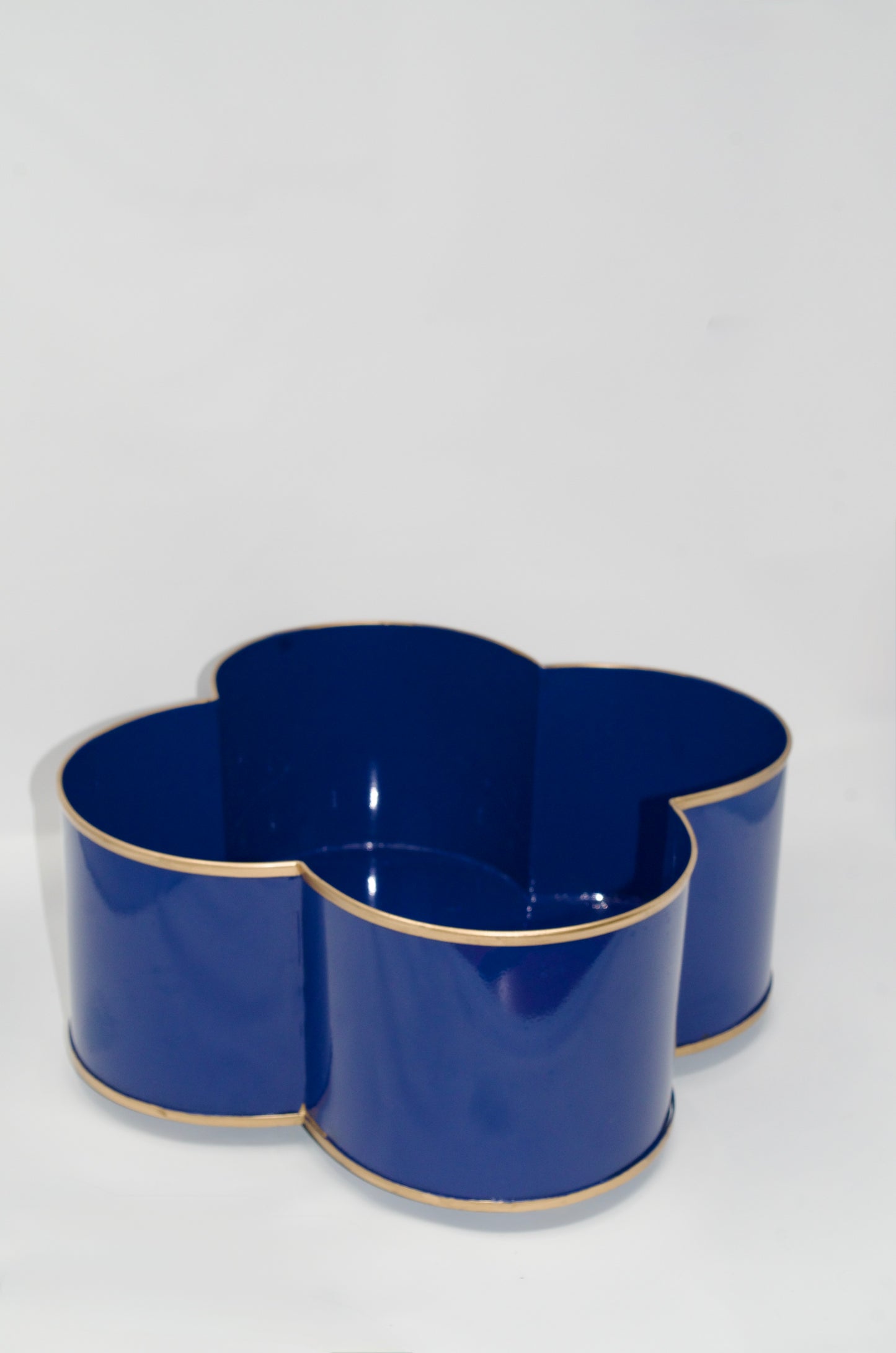 Classic Tole Quatrefoil Planter