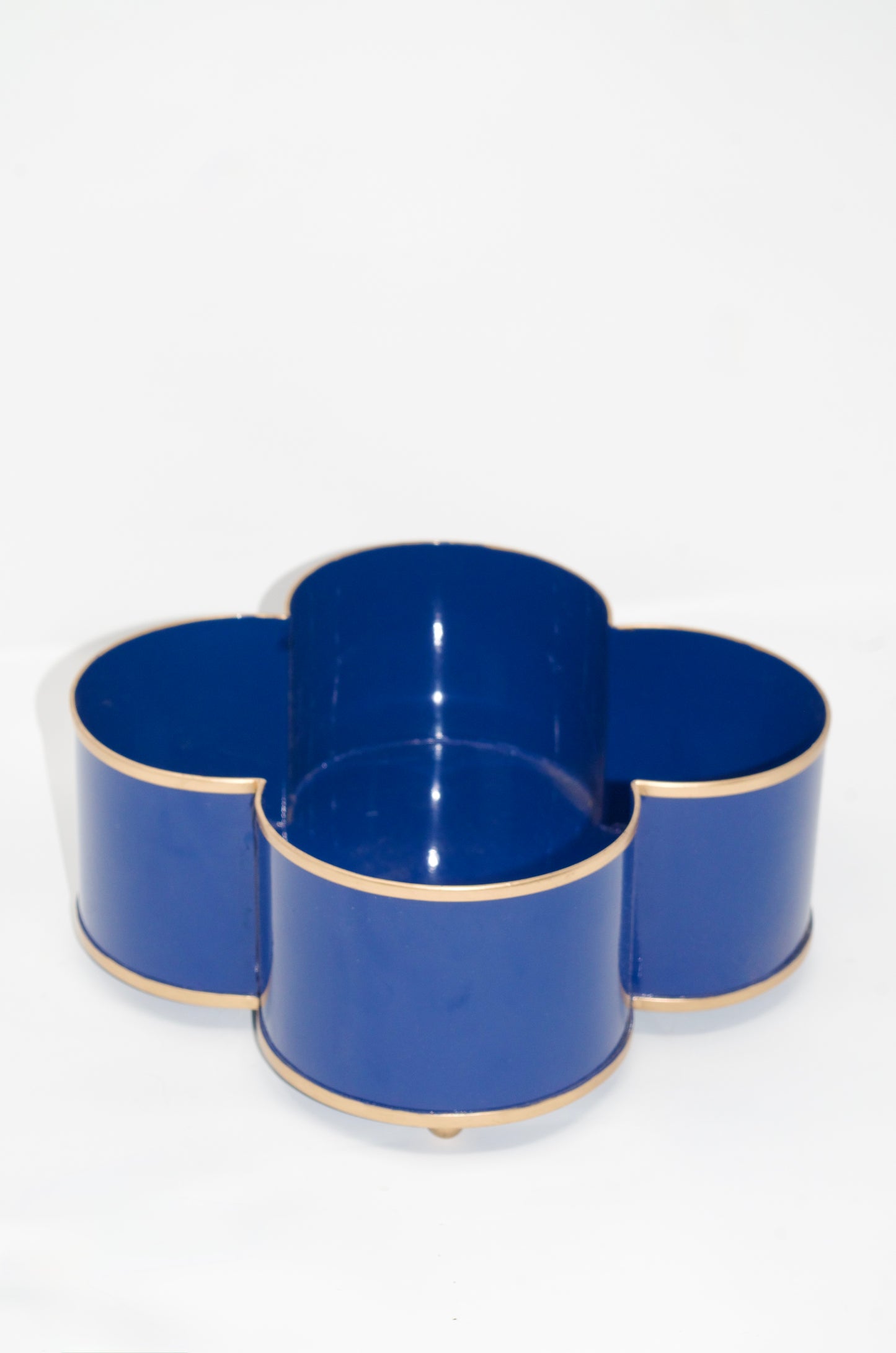 Classic Tole Quatrefoil Planter
