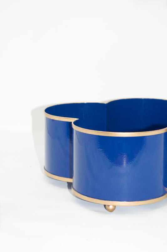 Classic Tole Quatrefoil Planter