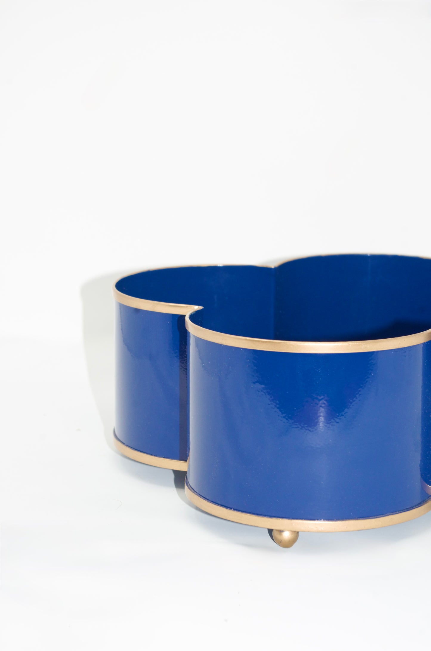 Classic Tole Quatrefoil Planter
