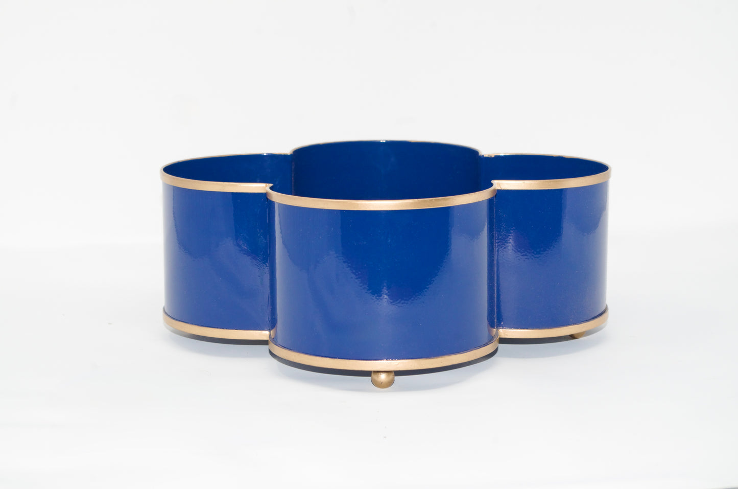 Classic Tole Quatrefoil Planter