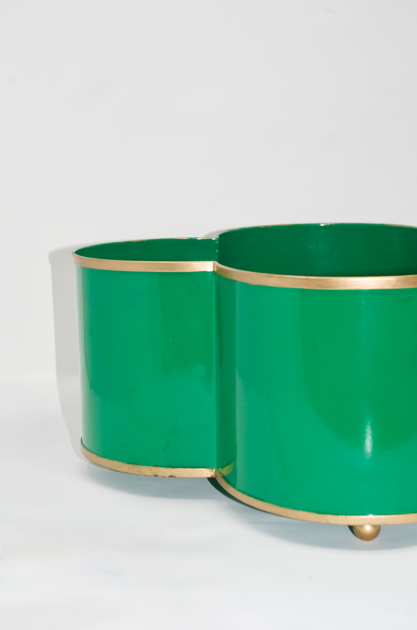 Classic Tole Quatrefoil Planter