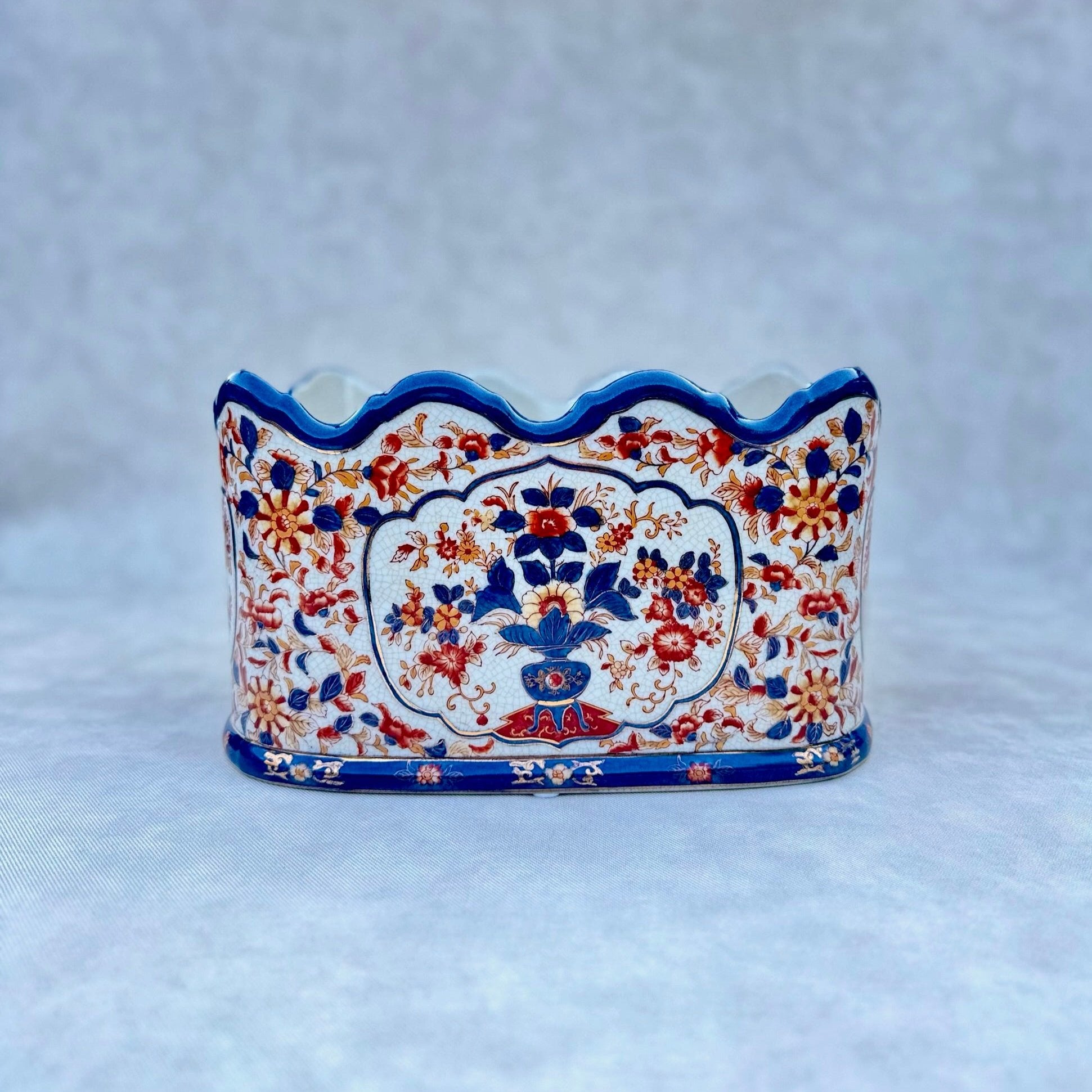 Imari Scalloped Porcelain Footbath Planter