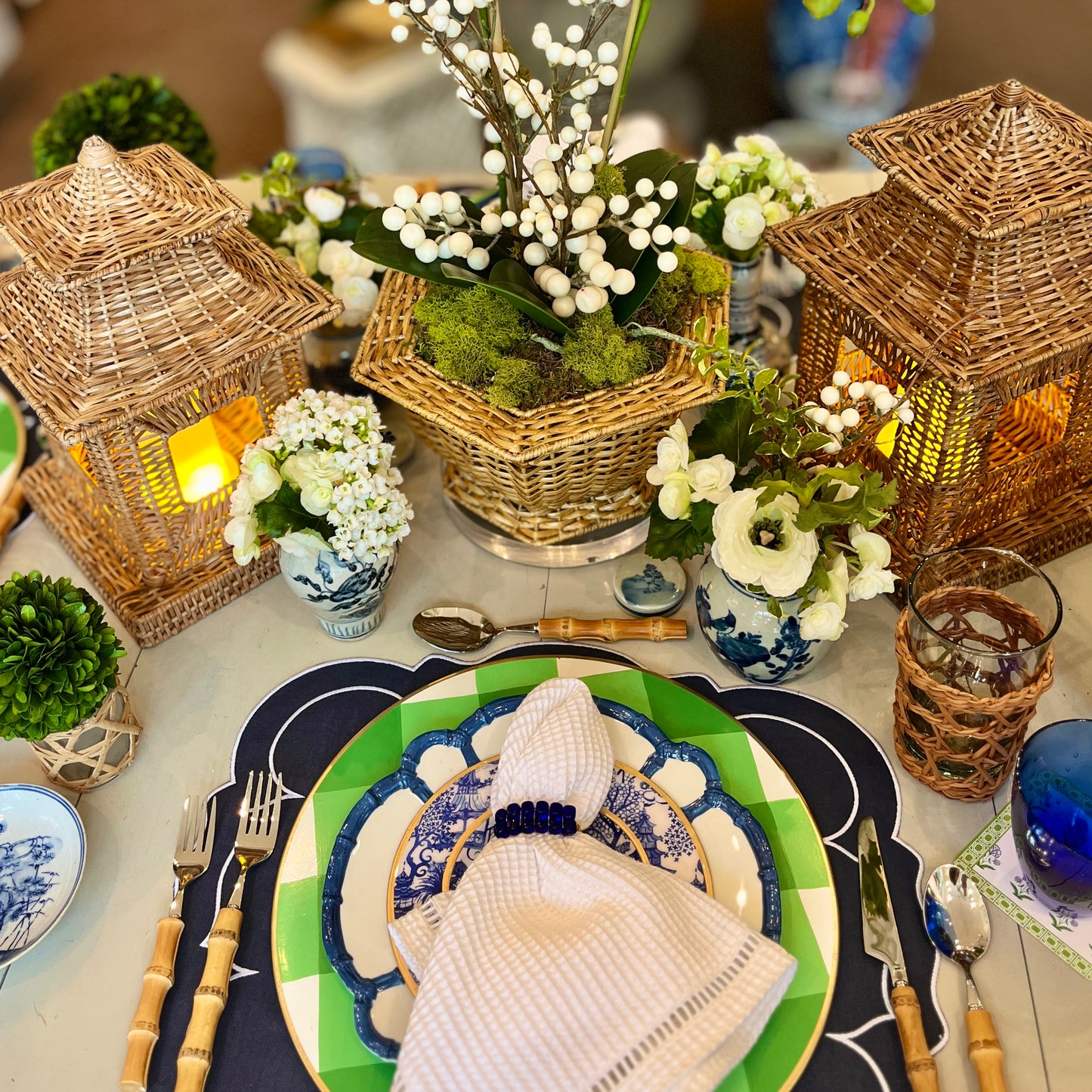 Scalloped Rectangle Linen Placemat
