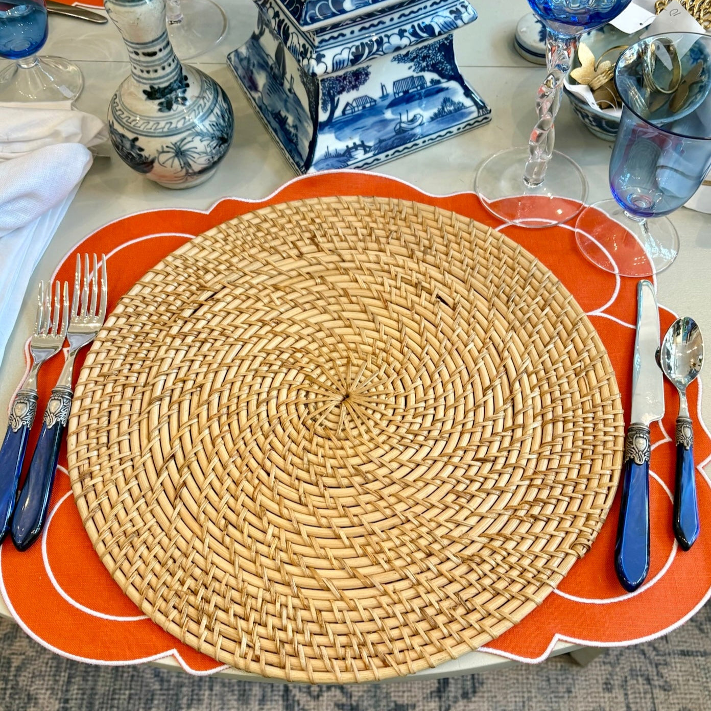 Handwoven Rattan Charger Placemat – Classic Natural Tableware for Elegant Dining