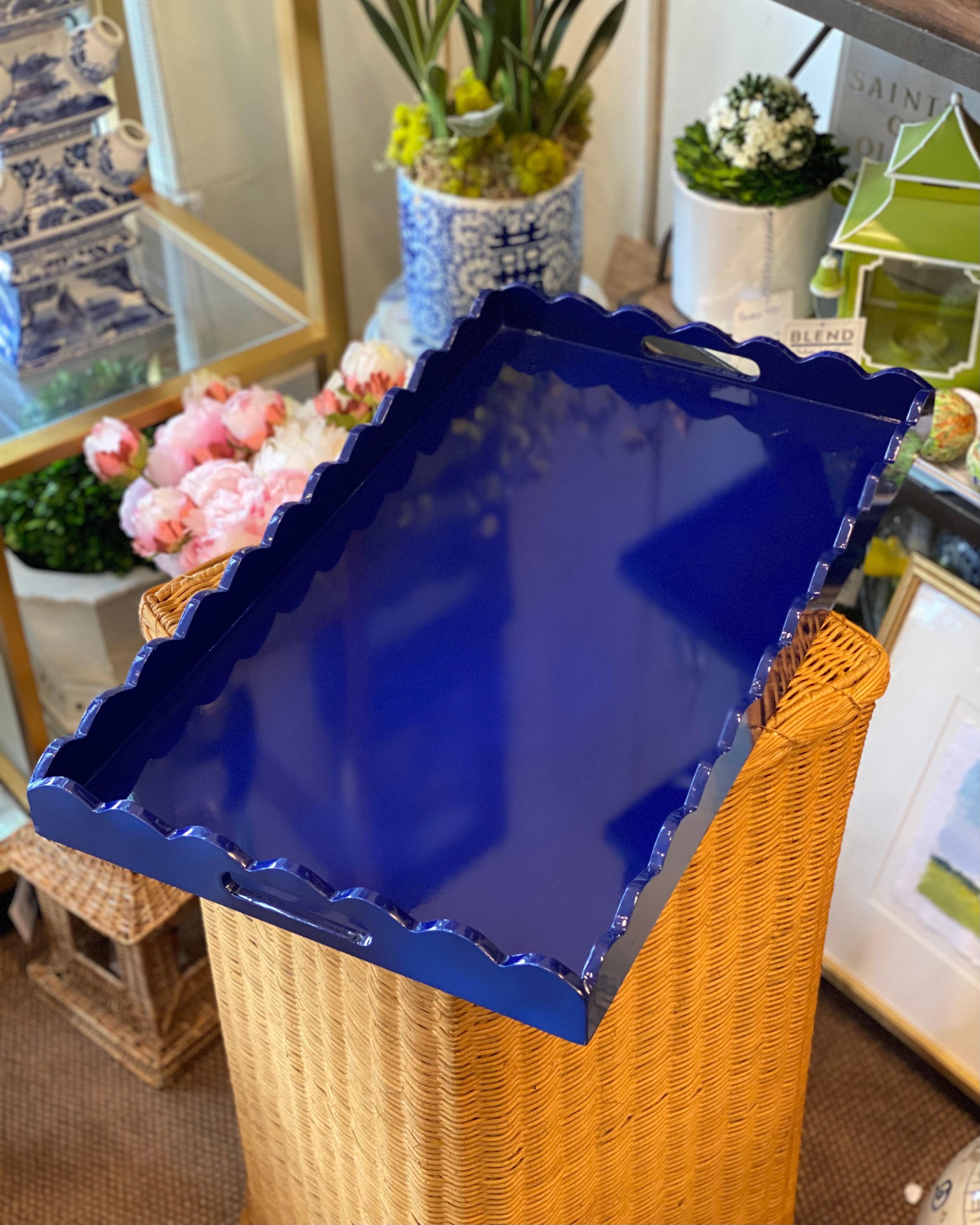 Clearance! Lacquer Tray with Scalloped Trim