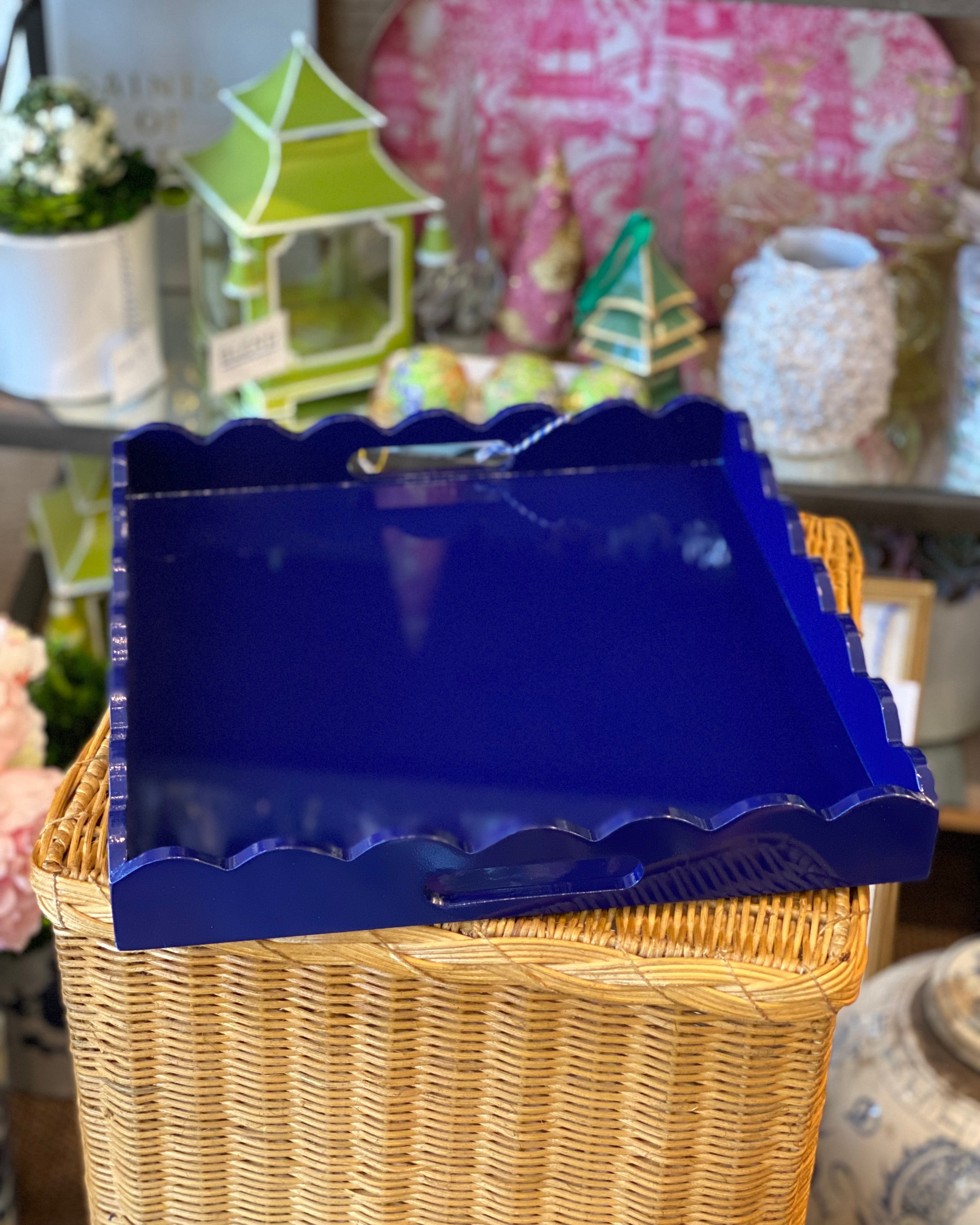 Clearance! Lacquer Tray with Scalloped Trim